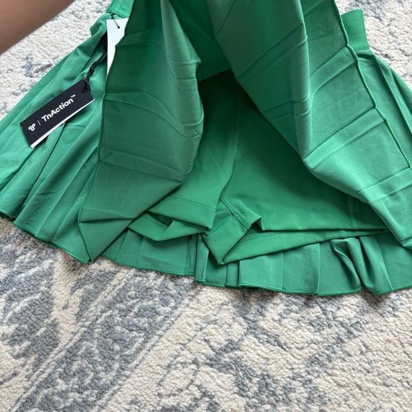 Aritzia TNA Move Micro Tennis Skirt Green - Picture 3 of 5